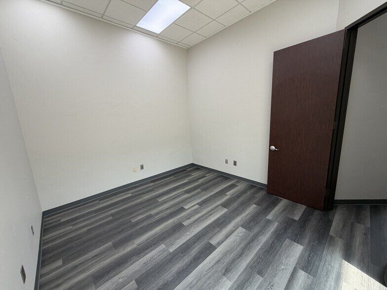 More Photos Of 1335 Space Park Dr, Houston Office For Lease