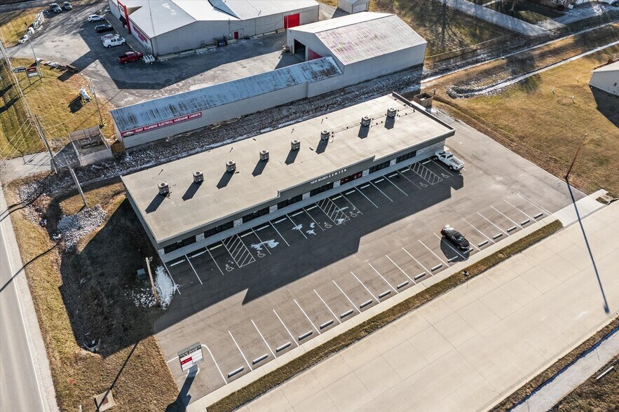 More Photos Of 1219 E Cedar St, New Baden Storefront Retail Office For Sale