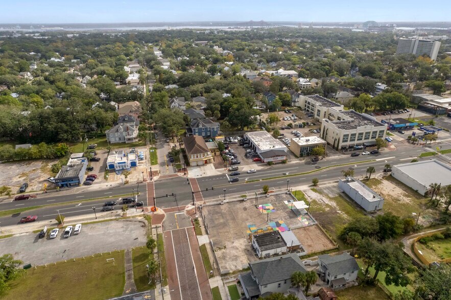 More Photos Of 1352 N Main St, Jacksonville Auto Dealership For Lease