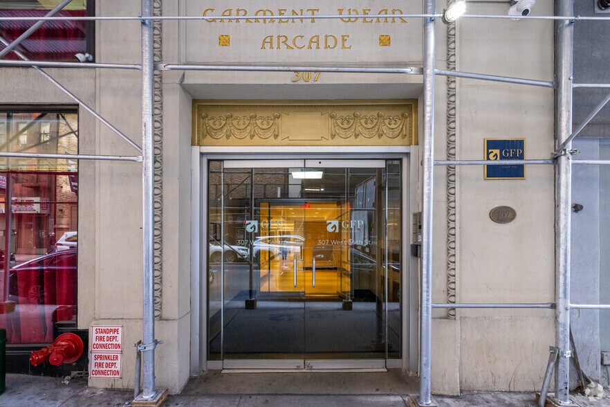 More Photos Of 307 W 36th St, New York Office For Lease