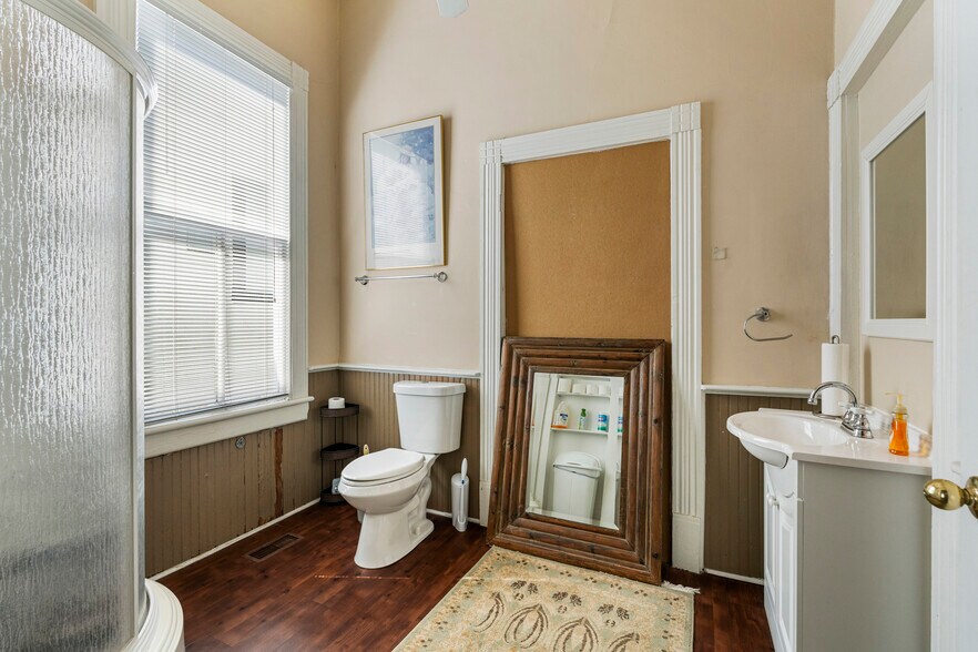 More Photos Of 308 10th St, Columbus Office Residential For Sale
