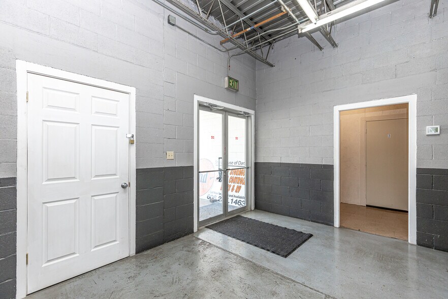 More Photos Of 665 David Ave, Danville Self Storage For Lease