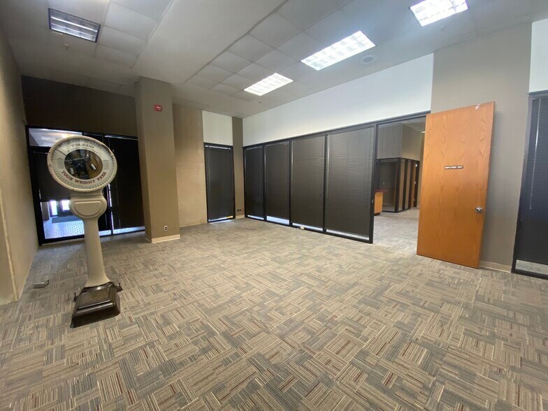 More Photos Of 400 W Tuscarawas St, Canton Office For Sale