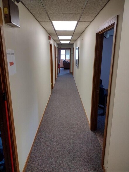 More Photos Of 474 Summit St, Elgin Office For Lease