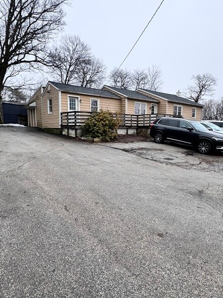 More Photos Of 2 N Lakeside Ave, Berwyn Office For Lease