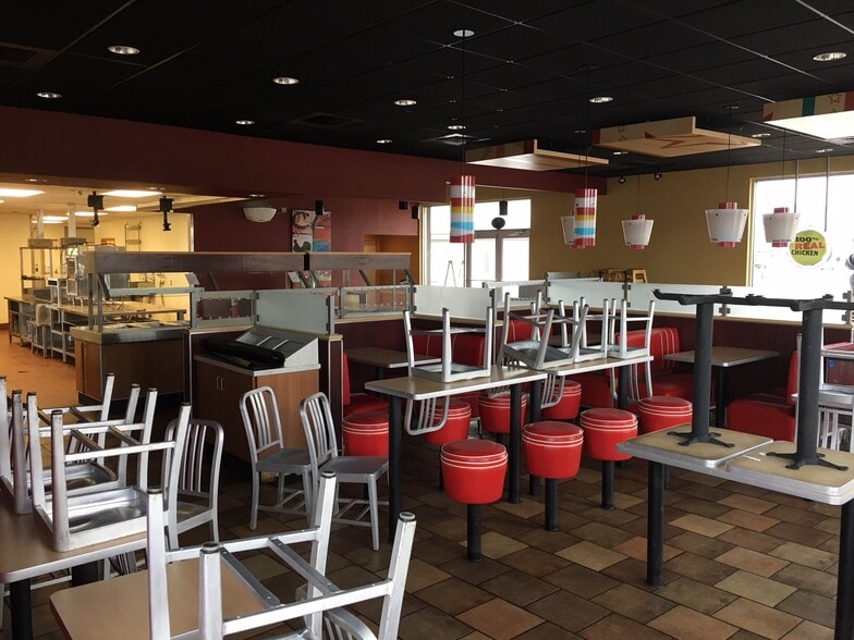 More Photos Of 800 W Walnut St, Watseka Fast Food For Lease