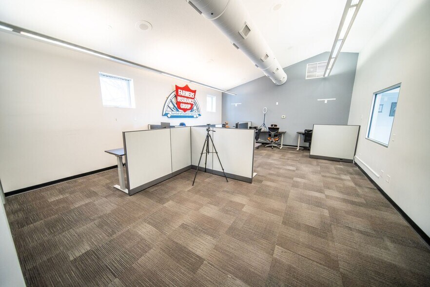 More Photos Of 3625 10th Ln NW, Rochester Office For Sale