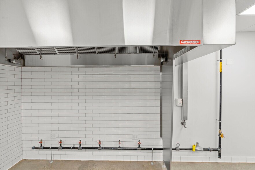 More Photos Of 4711 W Broad St, Richmond Freestanding For Sale