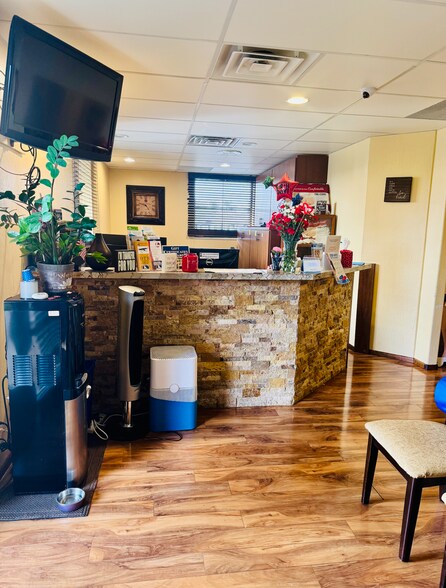 More Photos Of 5620 W Thunderbird Rd, Glendale Medical For Sale