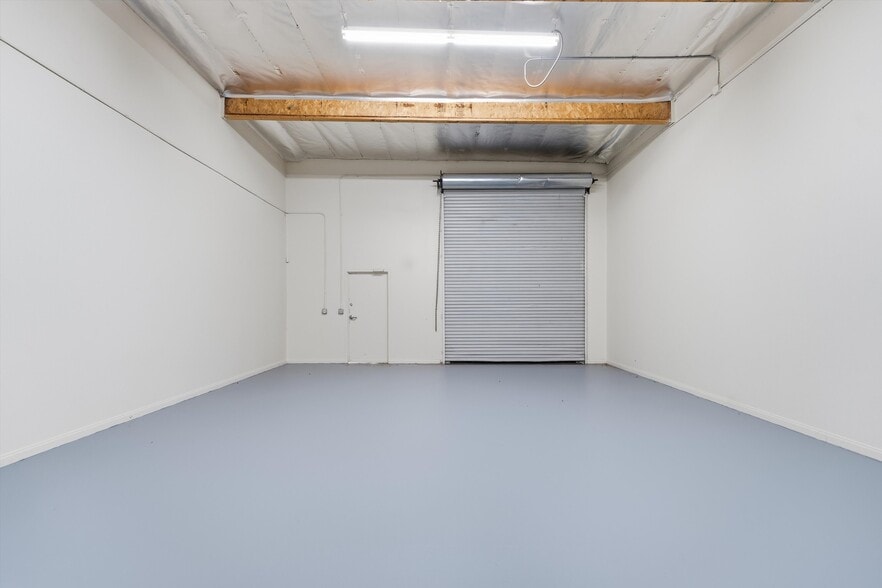 More Photos Of 42207 6th St W, Lancaster Warehouse For Lease