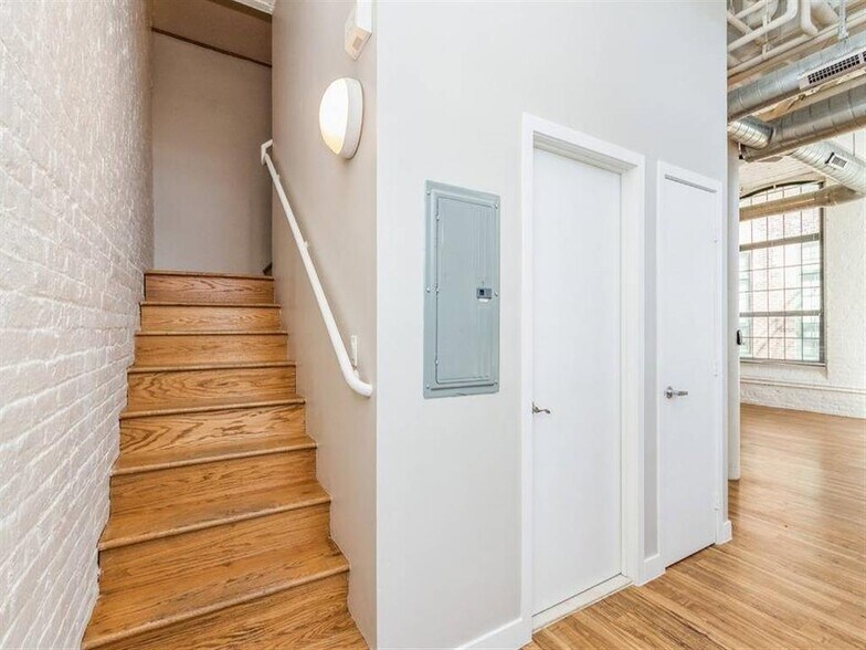 More Photos Of 166 Valley St, Providence Apartments For Sale