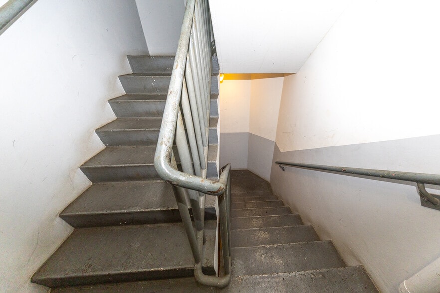 More Photos Of 922 Mccully St, Honolulu Apartments For Sale