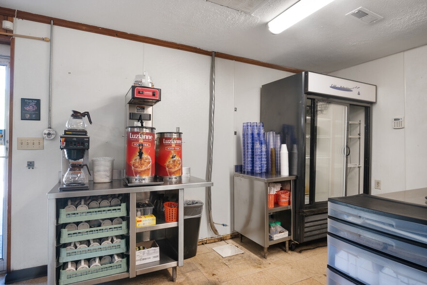 More Photos Of 7643 Roanoke rd, Shawsville Flex For Sale