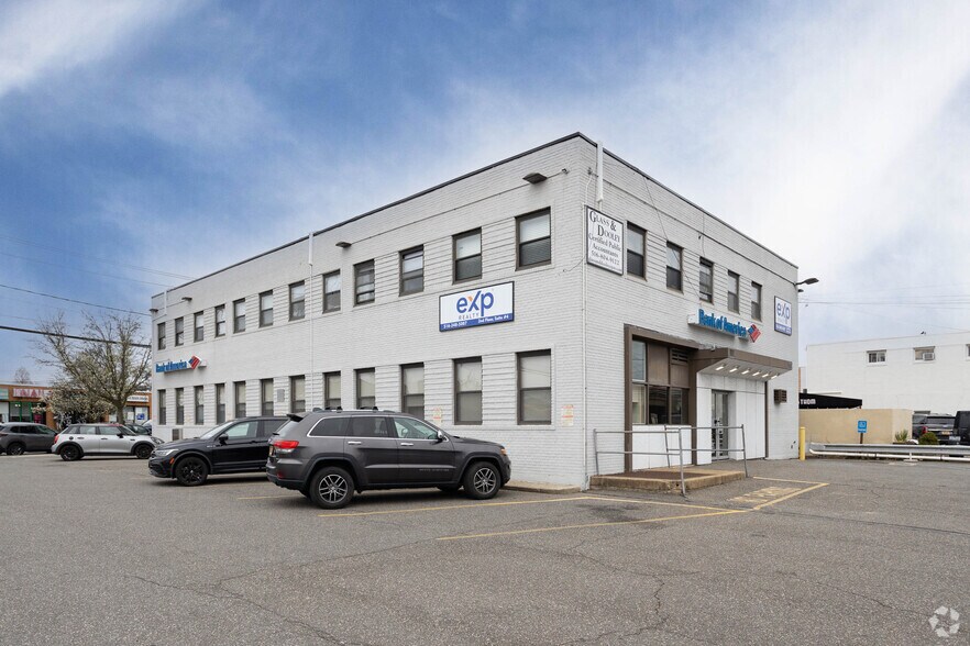 More Photos Of 3330 park Ave, Wantagh Office For Lease