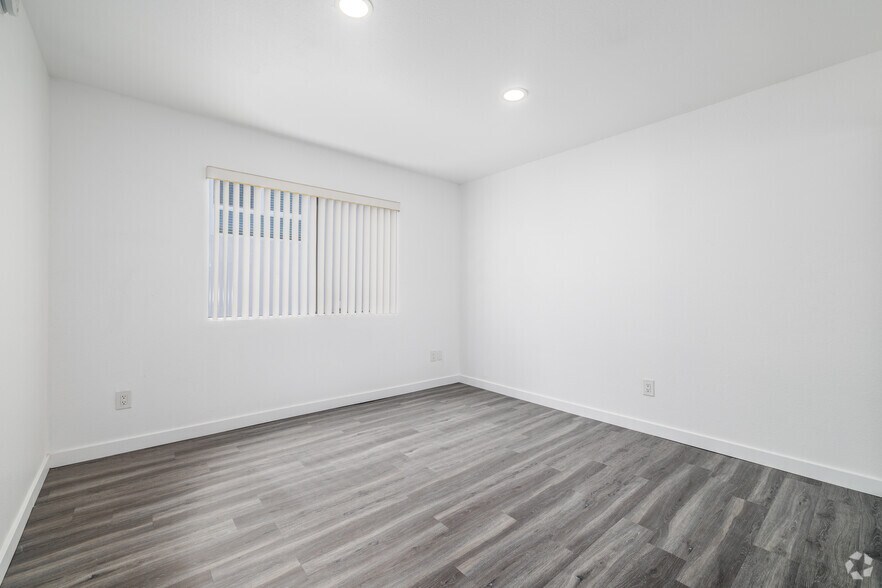 More Photos Of 4406 Cahuenga Blvd, Toluca Lake Apartments For Sale