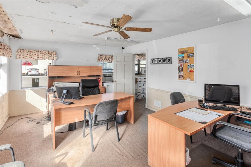 More Photos Of 1002 E Rainbow Blvd, Salida Office For Sale