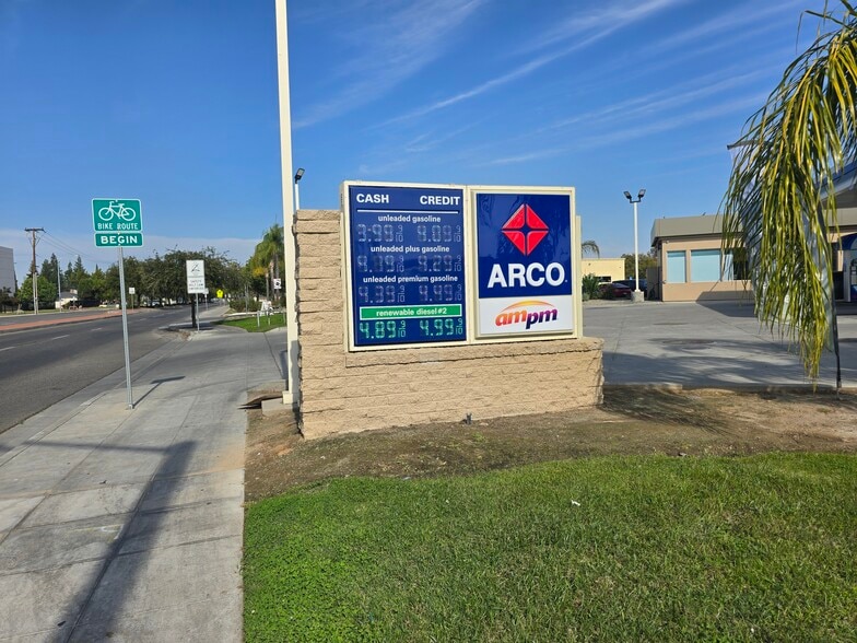 More Photos Of 1020 E Shaw Ave, Fresno Service Station For Sale