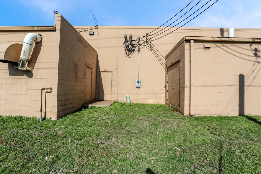 More Photos Of 2334 Production Dr, Indianapolis Warehouse For Lease