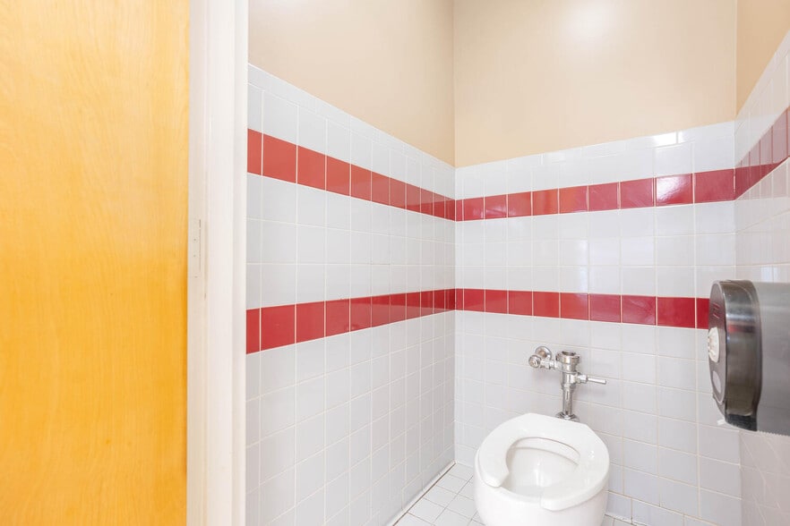 More Photos Of 2081 Mesa Valley Way, Austell Specialty For Sale