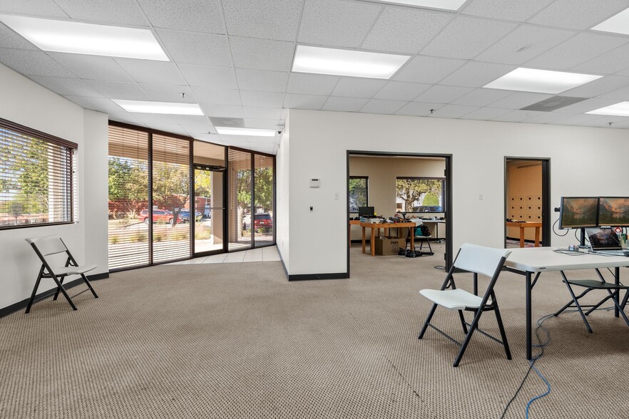 More Photos Of 2100 Greenwood Dr, Southlake Showroom For Lease