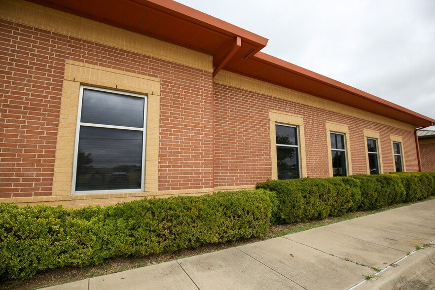 More Photos Of 9250 Pasadena, Frisco Medical For Lease