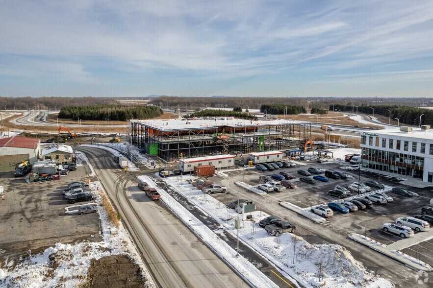 More Photos Of 401 Rue Louis-Blériot, Mascouche Flex For Lease