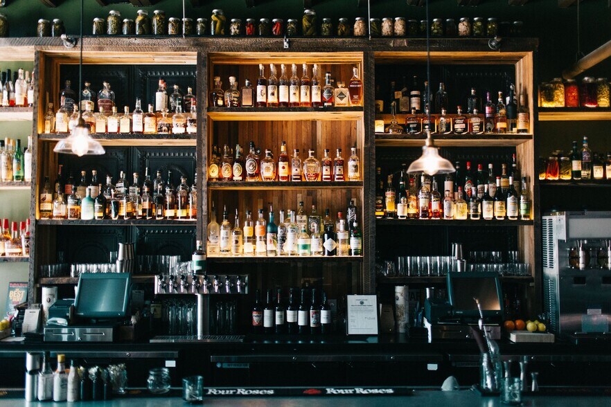 Primary Photo Of 437 Ellicott St, Buffalo Bar For Lease