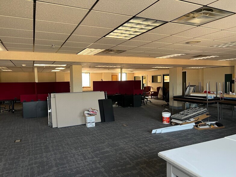 More Photos Of 136 Center St, Old Town Office For Sale