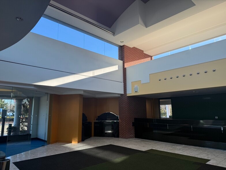 More Photos Of 2822 Middle Country Rd, Lake Grove Freestanding For Lease