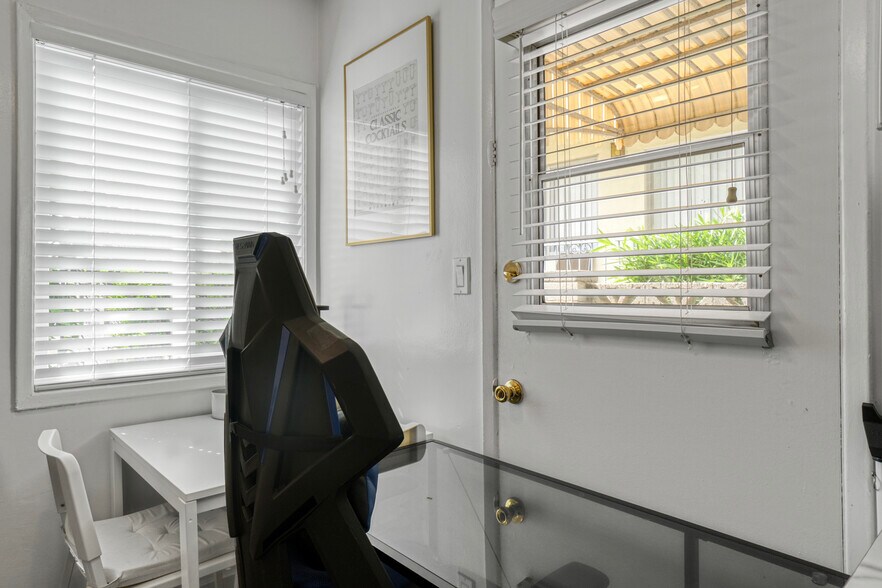 More Photos Of 1246 S Saltair Ave, Los Angeles Apartments For Sale