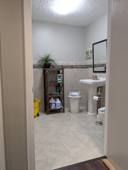 More Photos Of 12325 Scarsdale Blvd, Houston Medical For Sale