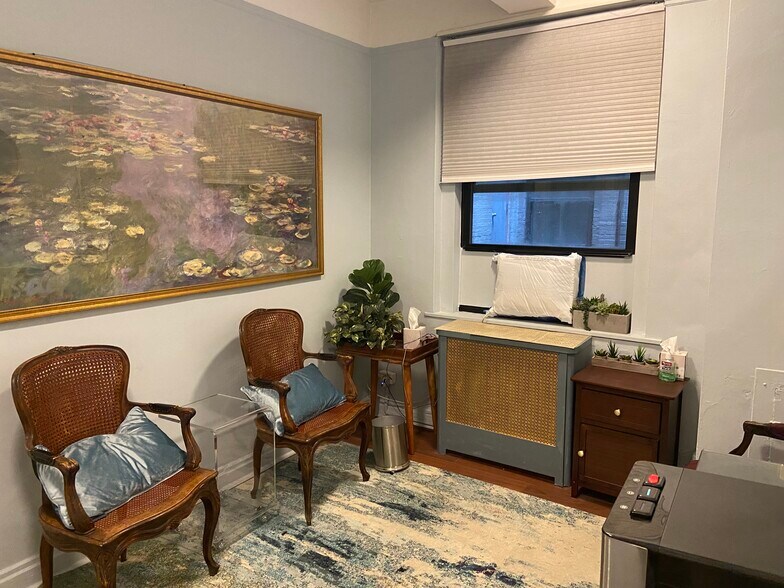 More Photos Of 121 E 60th St, New York Medical For Sale
