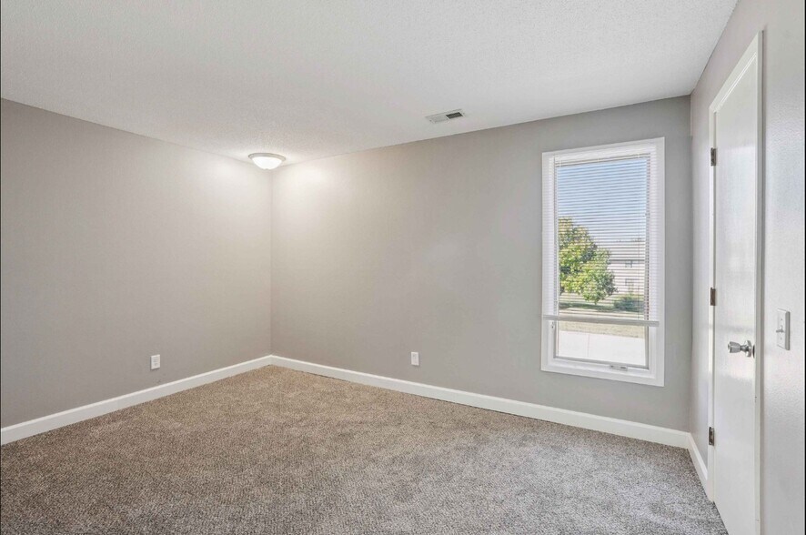 More Photos Of 1011 SE 3rd St, Ankeny Apartments For Sale