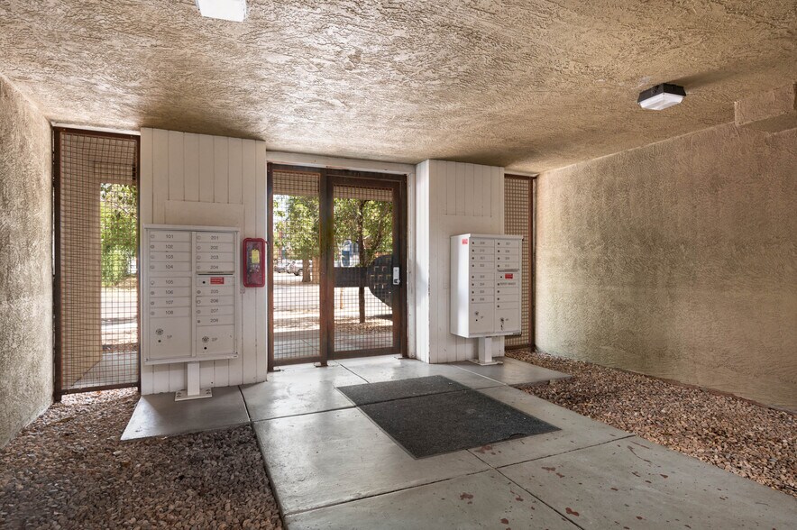 More Photos Of 802 Gold Ave SW, Albuquerque Apartments For Sale