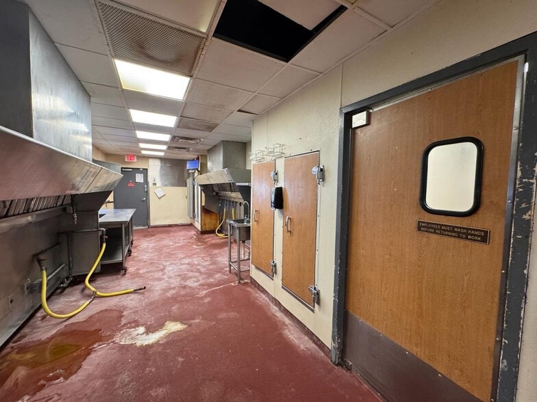 More Photos Of 1830 Columbus Ave, Washington Court House Restaurant For Sale