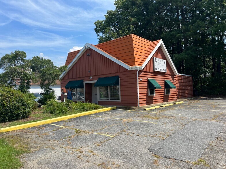 More Photos Of 5680 Churchland Blvd, Portsmouth General Retail For Sale