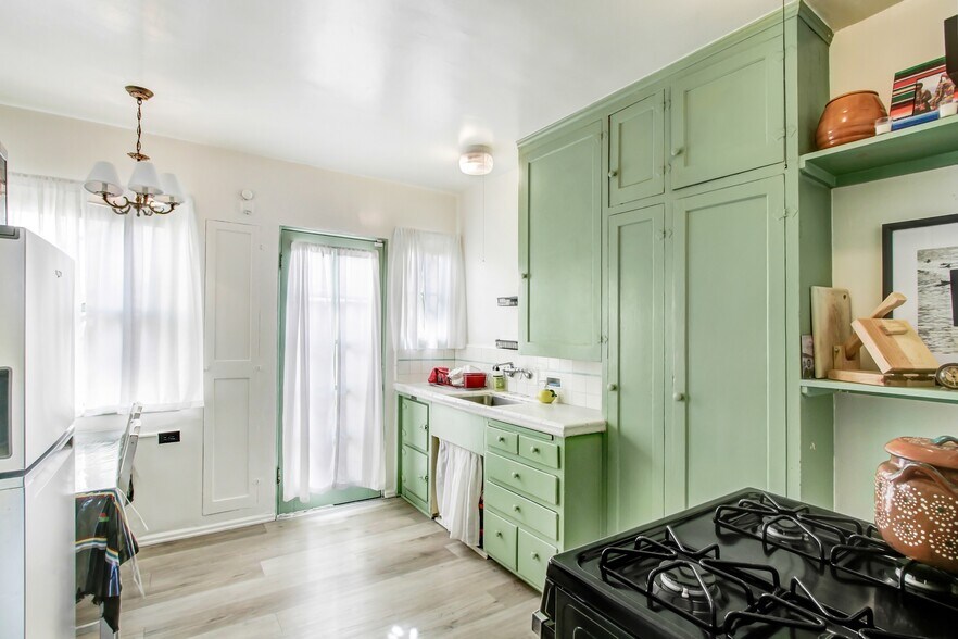 More Photos Of 805-809 N Kodak Dr, Los Angeles Apartments For Sale