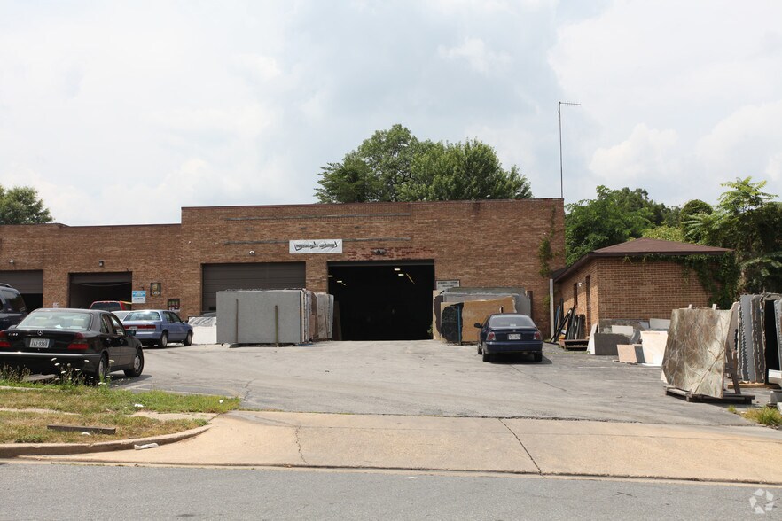 More Photos Of 5808-5812 Kirby Rd, Clinton Warehouse For Lease