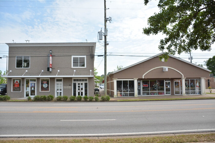 More Photos Of 2033 Airport Blvd, Mobile Office For Lease