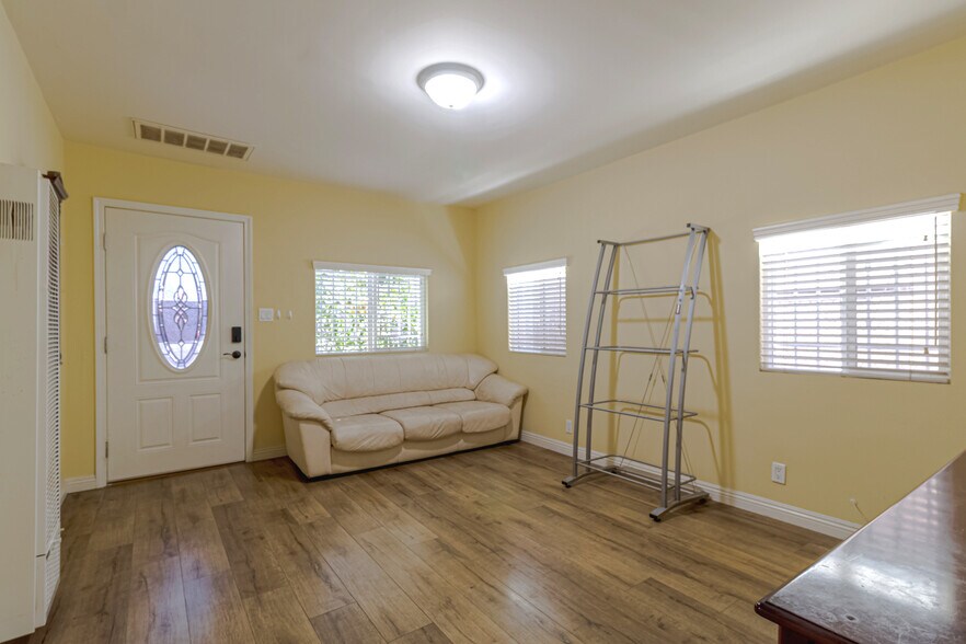 More Photos Of 1409 S New Hampshire Ave, Los Angeles Multifamily For Sale