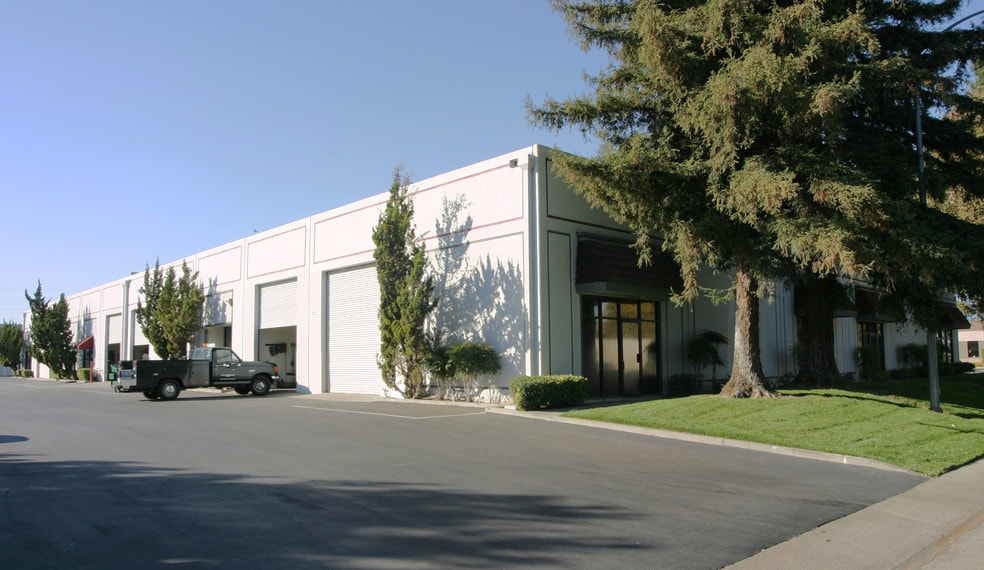 More Photos Of 4219 S Market Ct, Sacramento Warehouse For Lease