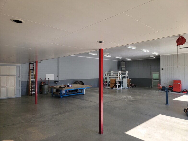 More Photos Of 1106 Goodale Ave, Camden Flex For Sale