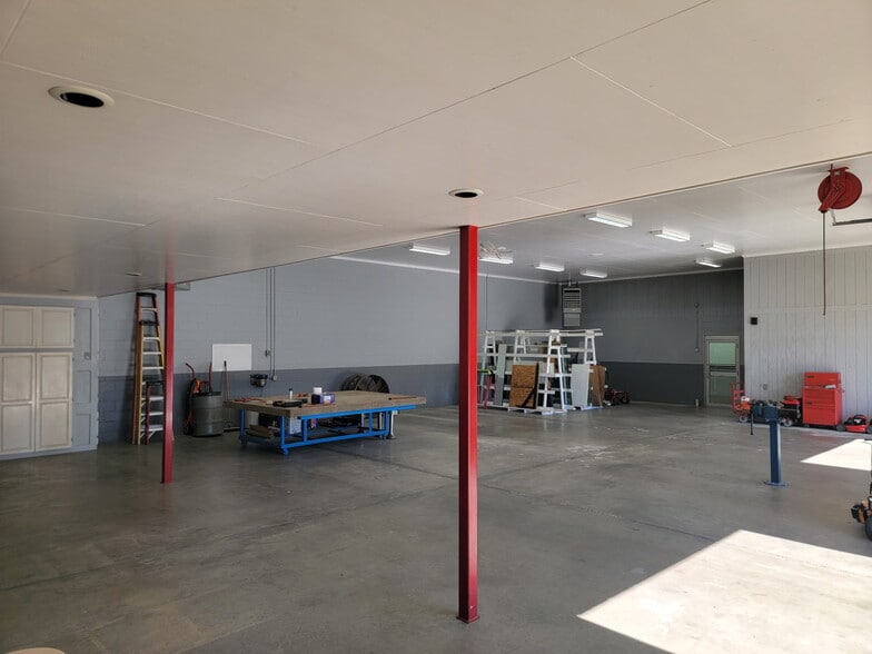 More Photos Of 1106 Goodale Ave, Camden Flex For Sale