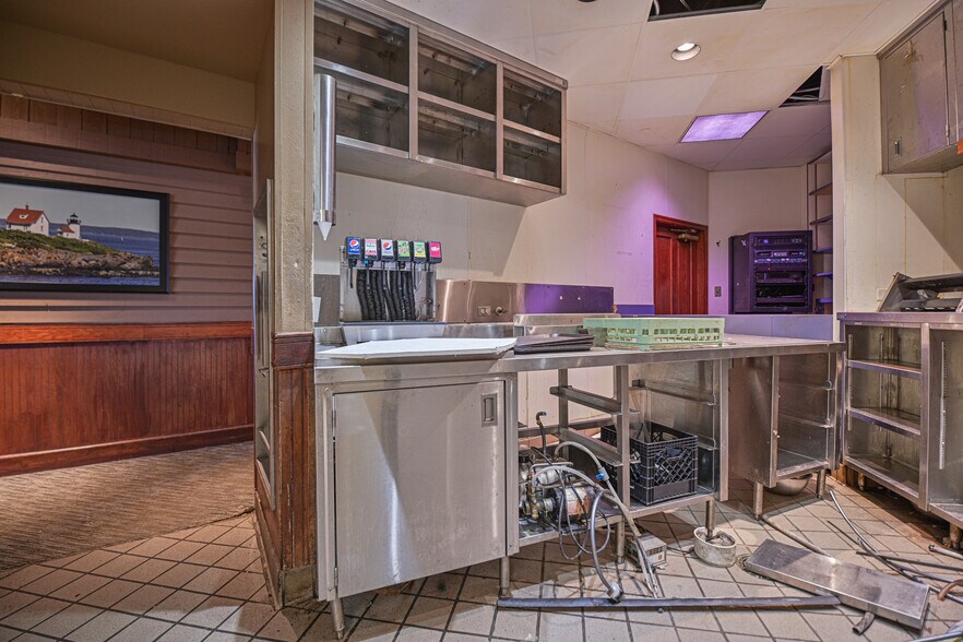 More Photos Of 2675 32nd Ave S, Grand Forks Restaurant For Sale