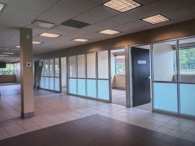 More Photos Of 300 Interstate Corporate Cent, Williston Office For Lease