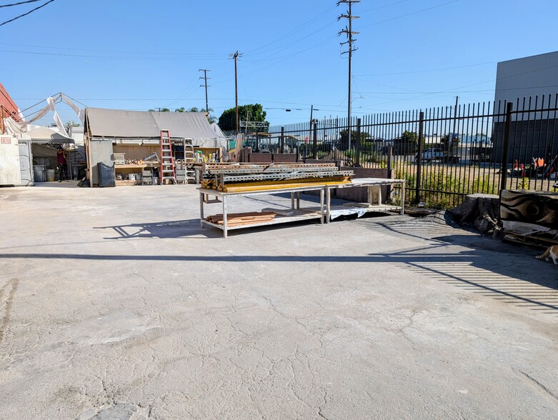 More Photos Of 5916 Lillian St, Los Angeles Industrial For Lease