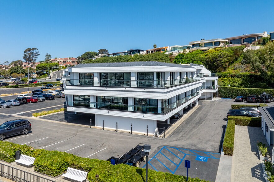 More Photos Of 1111 Bayside Dr, Corona Del Mar Office For Lease
