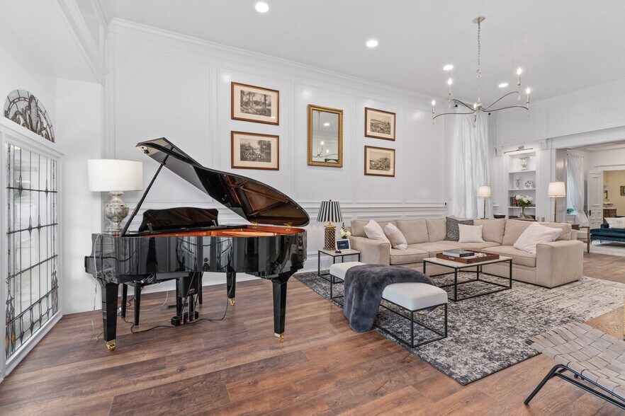 More Photos Of 11 E Philadelphia Ave, Boyertown Hospitality For Sale