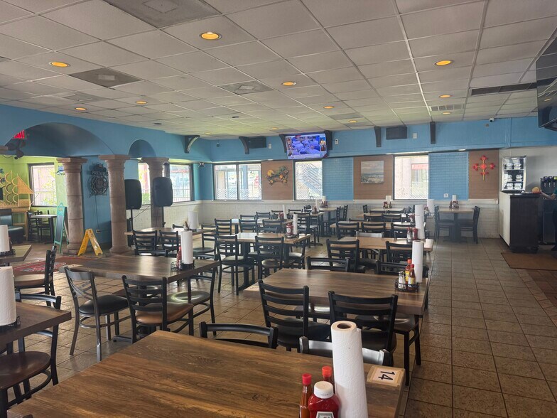 More Photos Of 9902 Gulf Fwy, Houston Restaurant For Sale