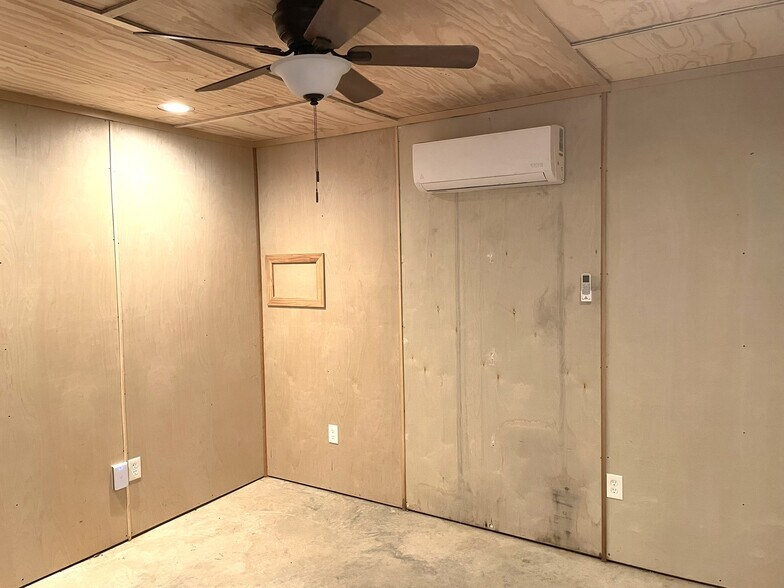 More Photos Of 5000 Gholson Rd, Waco Warehouse For Lease